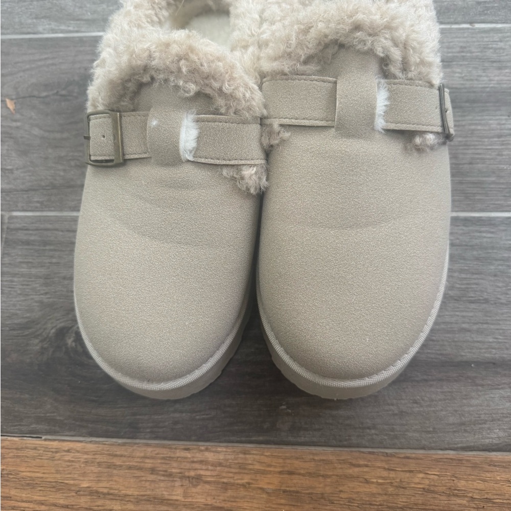& Other Stories Beige Faux Fur Lined Clogs